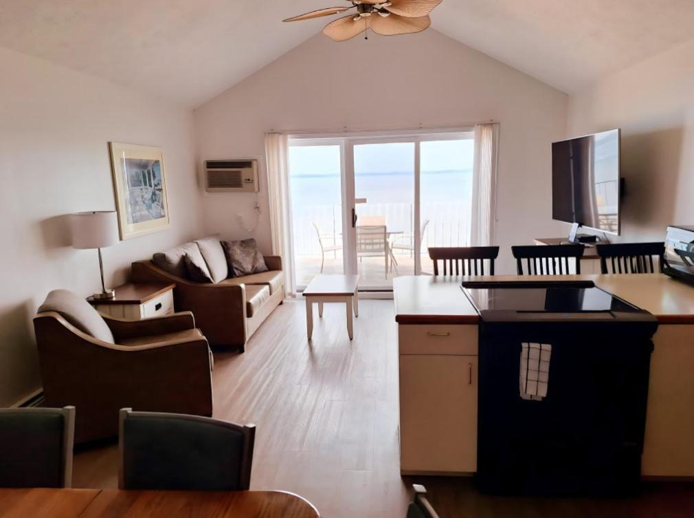 Pointes North Beachfront Resort Hotel Traverse City Eksteriør billede